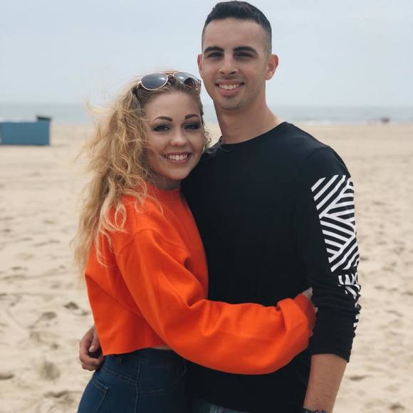 Meet your Posher, Cassandra - Picture 1 of 1